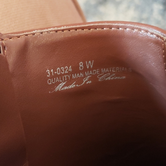 Easy Street peep Toe shoe - Picture 3 of 3